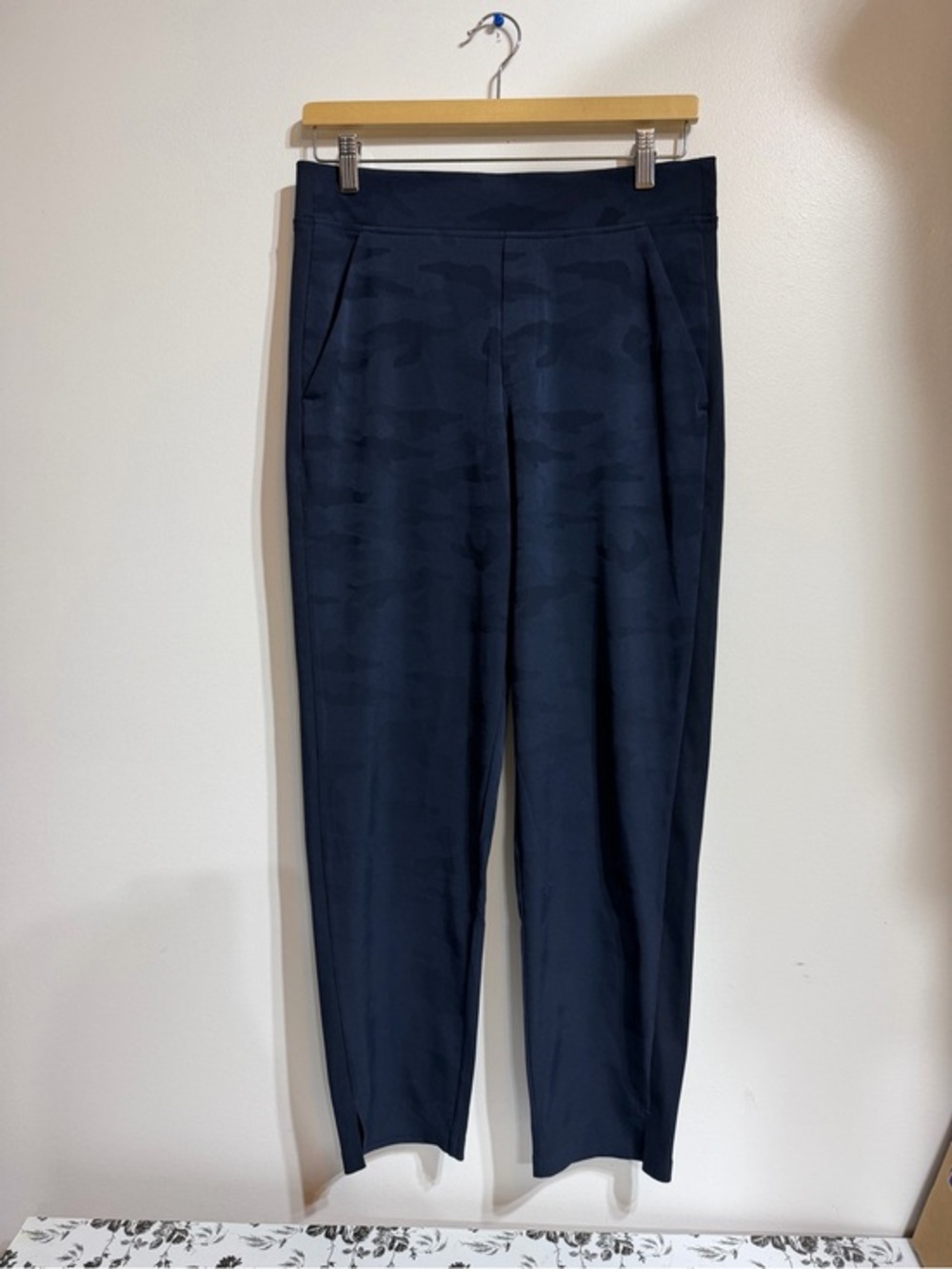 Athleta Navy Camo Jogger Pants Women’s Size 6